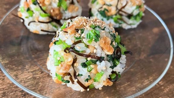 Cara Buat Rice Ball, MPASI Simpel yang Bisa Manfaatkan Nasi Sisa Kemarin