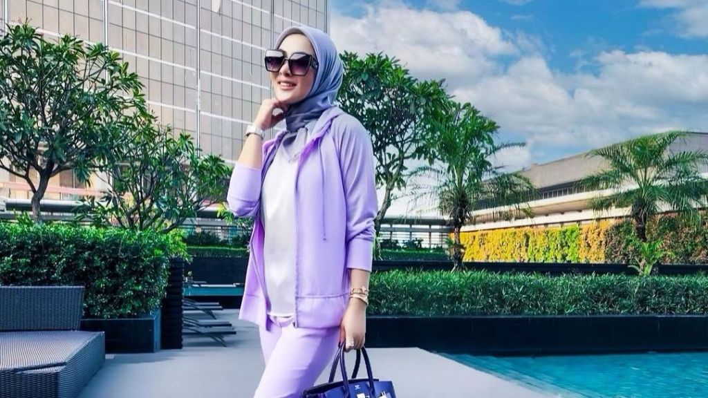 Syahrini Tampil Fashionable, Netizen Justru Salfok dengan Bagian Tubuh Incess: Lupa Diedit Nampaknya