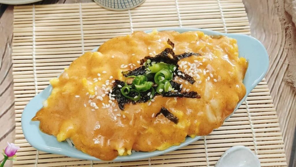 Cocok untuk Santapan Praktis Akhir Pekan, Ini Resep Nasi Telur Hong Kong ala Chef Devina yang Mudah dan Murah, Moms Wajib Coba!