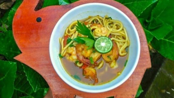 Cara Buat Mie Udang Kuah Soto Super Menyegarkan, Bisa Jadi Andalan di Musim Hujan