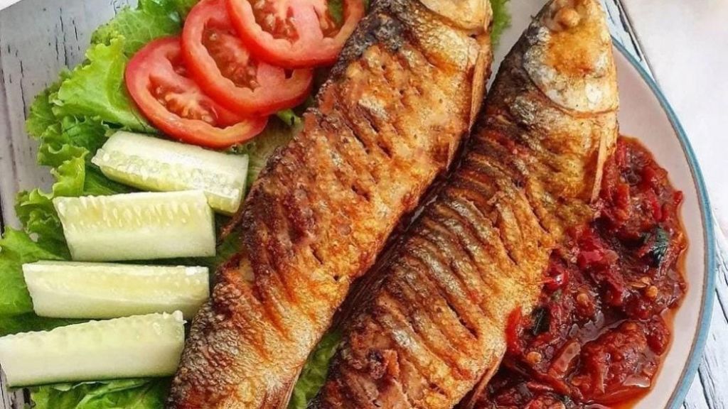 Resep Ikan Bandeng Goreng Sambal Kemangi, Menu Makan Malam yang Nikmat Banget