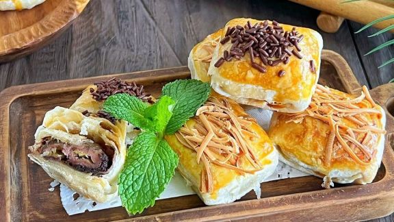 Resep Bolen Pisang Coklat Keju, Camilan yang Bikin Ketagihan!