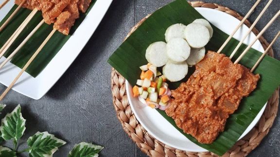 Bosan dengan Sate Daging? Coba Bikin Sate Kikil Bumbu Kacang ala Abang-abang, Dijamin Bikin Nagih