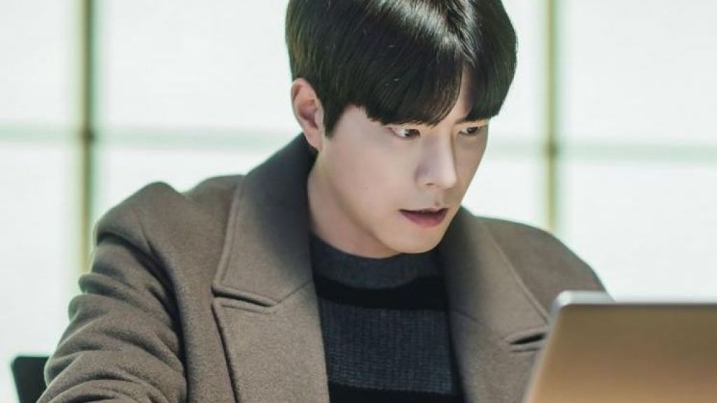 Akting di Drakor Baru Tentang Investasi Saham, Intip 8 Potret Hong Jong Hyun di 'Stock Struck'