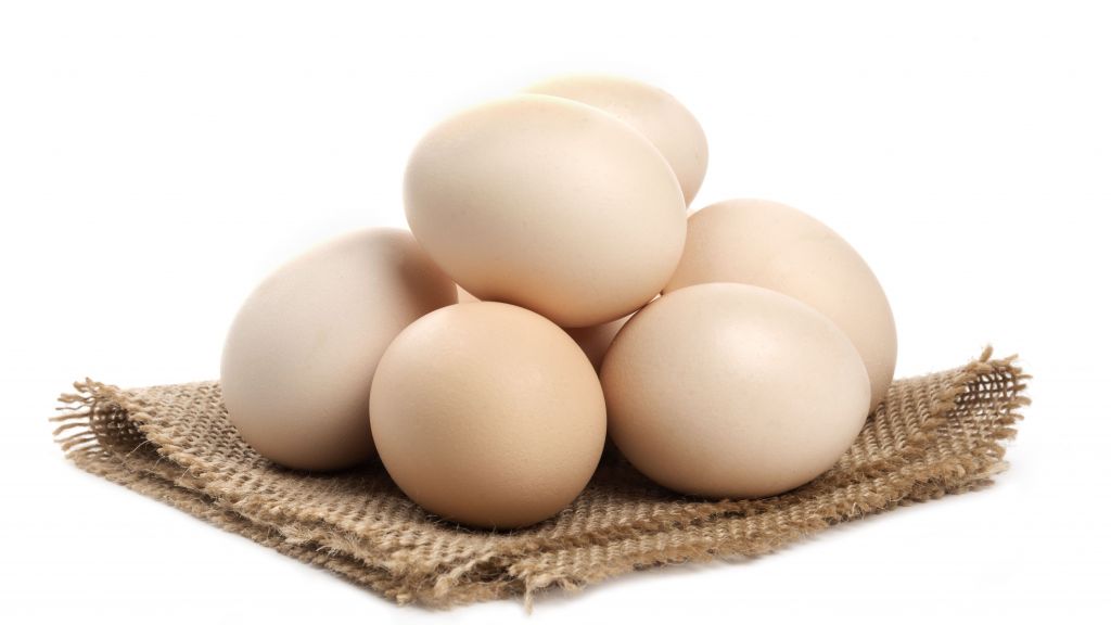 Benarkah Telur Ayam Bisa Bikin PakSu 'Ganas' di Ranjang? Cek Faktanya Yuk Moms!