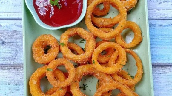Resep Onion Ring, Renyah, Gurih, Enak Buat Cemilan Santai
