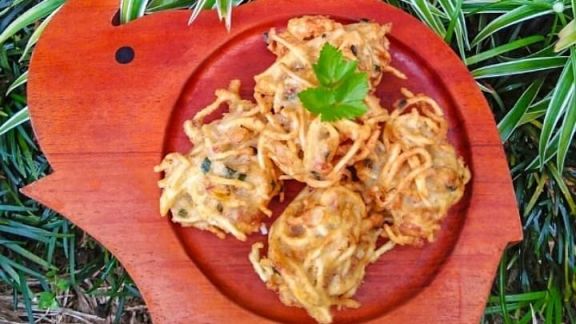 Cara Bikin Bakso Mie Kornet Goreng, Teksturnya Garing Dijamin Gak Keras