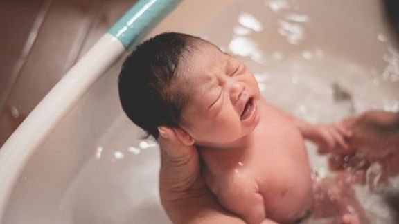 30 Nama Bayi Bertema Lautan, Aesthetic dan Kekinian Banget Moms!