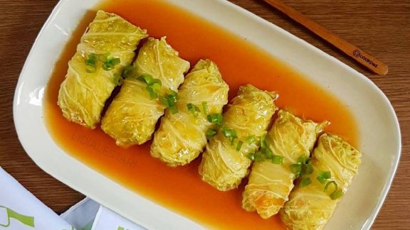 Resep Sawi Gulung Isi Daging, Cuma Dikukus Aja, Dicocol dengan Saus Pedas Manis Makin Mantul!