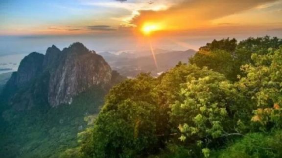 Rehat Sejenak, Wisata Alam Gunung Bongkok Purwakarta Ini Cocok Banget Dikunjungi saat Akhir Pekan! Siap Lepas Penat?