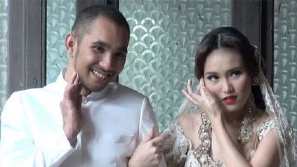 Teka-teki Penyebab Retaknya Pernikahan 20 Hari Terungkap?  Ayu Ting Ting Disebut Pilih Cerai Gegara Enji Idap Kelainan Seksual: Dia Punya...