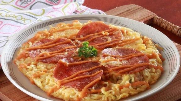 Resep Pizza Mie Sosis, Cemilan Simpel Kesukaan Si Kecil