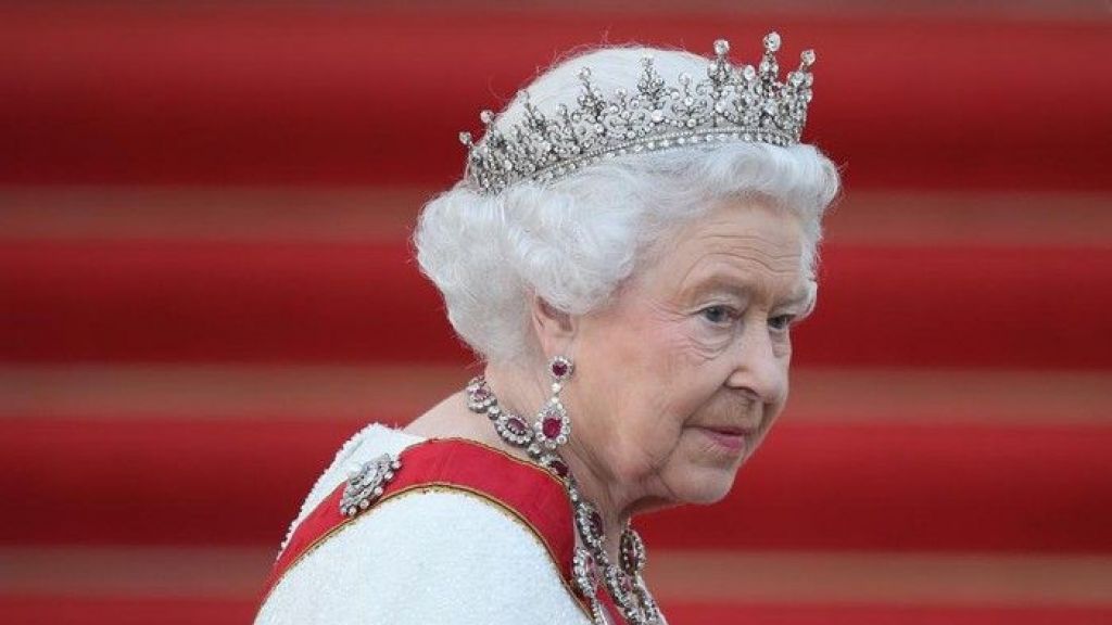 Pakai Kode Rahasia, Ratu Elizabeth II Kirim Sinyal ke Pelayan Lewat Lipstik