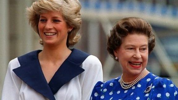 Tak Ikuti Aturan Kerajaan, Terungkap Alasan Raja Charles Pakai Jas Biru di Pemakaman Putri Diana