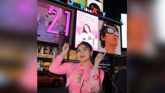 Ikut Gelaran Indopop Movement di New York, Vicky Shu dan Kosmetik Lokal Ini Mendunia, Keren!