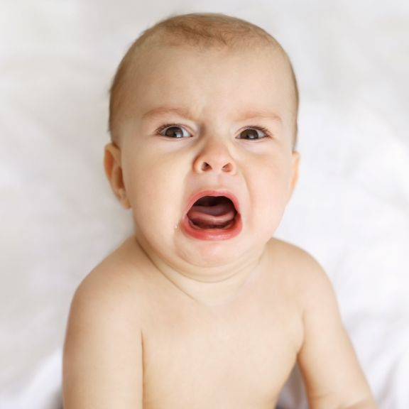 Feses Bayi Warna Hijau Kekuningan Aman Gak Sih? Simak Penjelasannya Yuk Moms