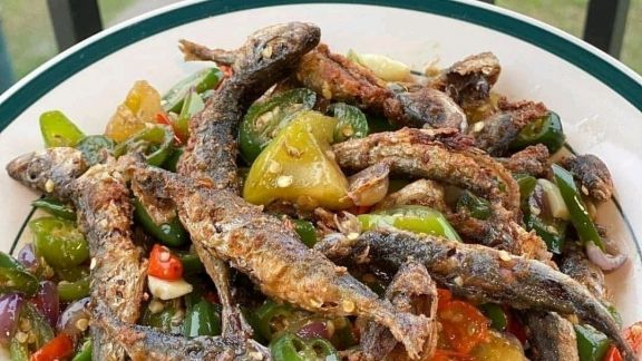 Resep Ikan Layang Siram Sambel Bawang, Sederhana Tapi Nikmat Banget Moms