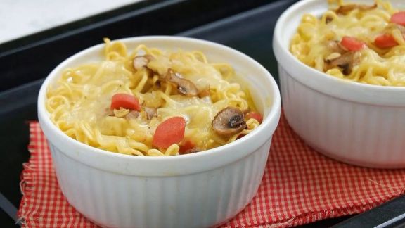 Cara Bikin Mie Telur untuk Si Kecil yang GTM, Tambah Sayur Biar Sehat!