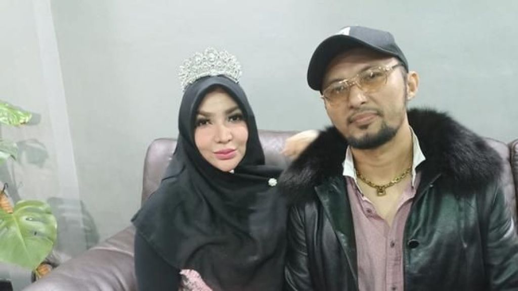 'Borok' Andre Irawan Habis Dikuliti, Roro Fitria Ciduk Suaminya Sedang Asyik Video Call dengan 'Janda Nakal' Sambil...