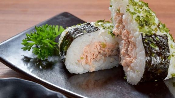Resep Onigiri Tuna Mayo, Mudah Buat untuk Bekal Makan Si Kecil