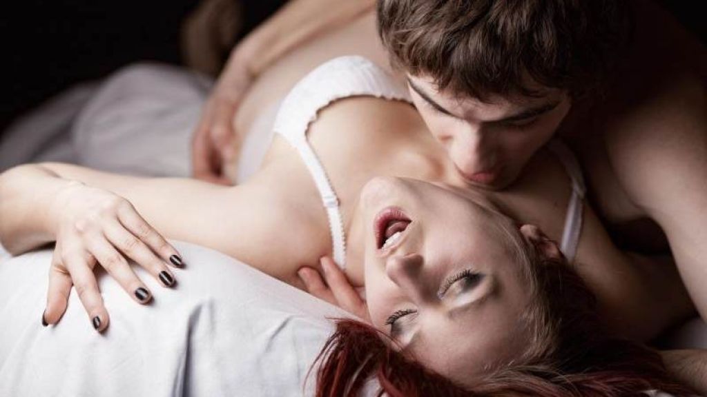 Suami Jangan Malu! Sentuh Halus Bagian Tubuh Ini Pada Wanita, Dijamin Nikmatnya Bikin Orgasme Berkali-kali