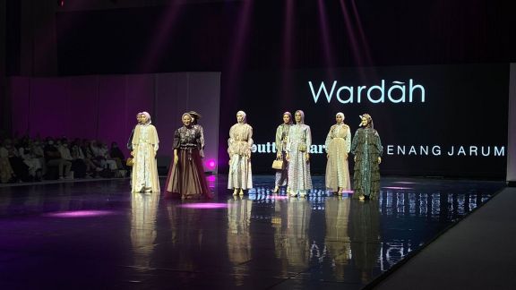 Wardah Gandeng 6 Desainer dalam Ajang Jakarta Muslim Fashion Week 2023, Intip Koleksinya Nih!
