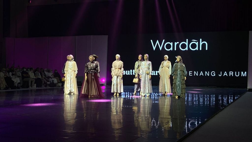 Wardah Gandeng 6 Desainer dalam Ajang Jakarta Muslim Fashion Week 2023, Intip Koleksinya Nih!