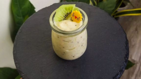 Resep Smoothies Banana Kiwi, Minuman Enak yang Pastinya Menyehatkan, Cukup Dua Bahan Saja Moms!
