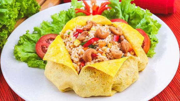 Resep Nasi Goreng Selimut, Ide Menu Makan Siang yang Praktis