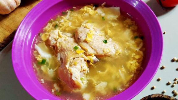 Cara Bikin Sup Ayam Kuah Telur Tinggi Nutrisi, Double Kandungan Protein Moms!