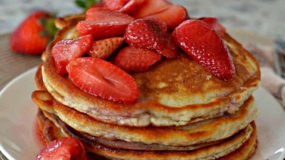 Resep Pancake Strawberry, Manis, Lembut, Bikin Nagih