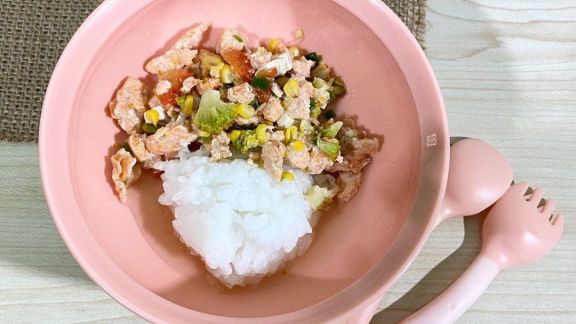 Trik Bikin Sup Salmon Jagung Super Endul, Anak yang Gak Doyan Sayuran Pasti Kalap!