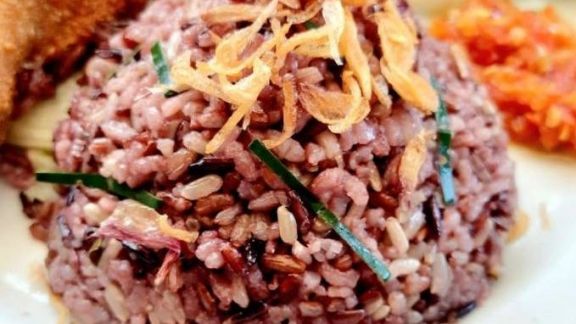 Resep Nasi Merah Daun Jeruk, Aromanya Menggoda, Sajikan dengan Sambal dan Lauk Pilihan