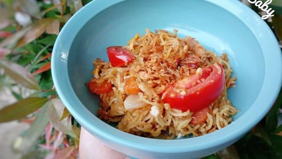 Trik Bikin Mie Goreng Teri untuk Si Kecil yang Berusia 21 Bulan, Pakai Mie Khusus Anak Biar Aman!