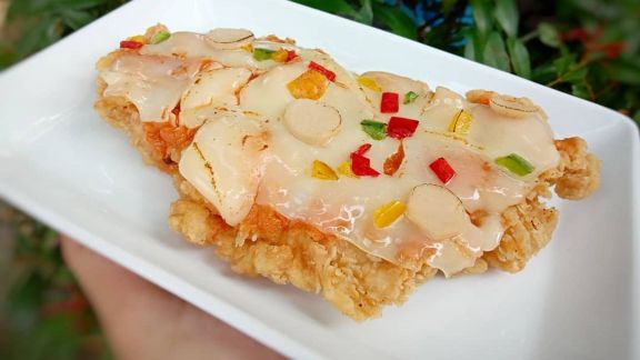 Trik Bikin Chicken Pizza Siram Saus Tomat untuk Si Kecil yang Umurnya Sudah Setahun, Enak Banget Moms!