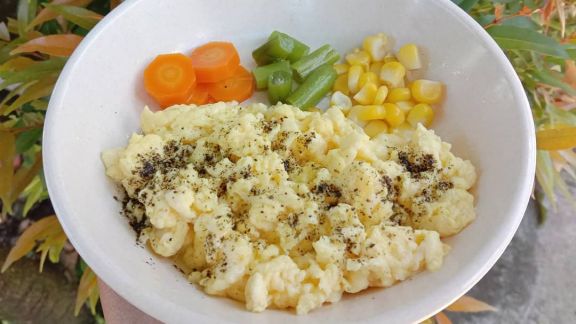 Trik Bikin Scrambled Egg Tabur Nori Super Maknyus, Simpel banget untuk Sarapan Si Kecil