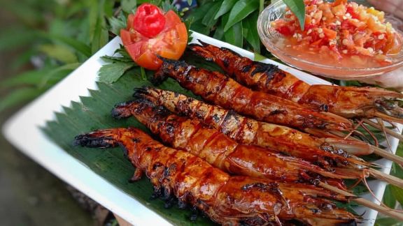 Cara Bikin Udang Bakar Kecap, Sajikan dengan Sambal Tomat Makin Maknyus