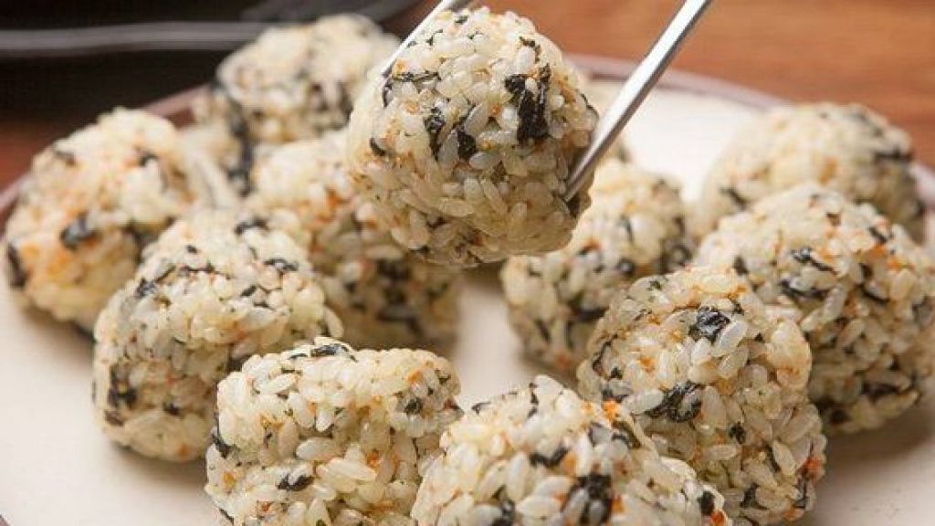 Resep Bola Nasi Tuna Mayo, Sat Set Buatnya, Cocok untuk Makan Si Kecil