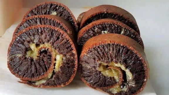 Trik Bikin Martabak Coklat Gulung, Lembut, Kenyal, Isinya Lumer di Mulut