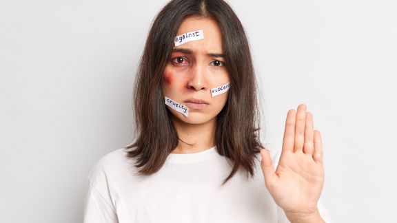 Layanan Pengaduan Kekerasan Seksual: Hotline Cuma Pajangan atau Bisa Jadi Jalan untuk Korban?