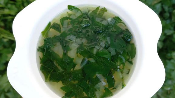 Cara Bikin Burtim Sayur Bening Bayam, Masaknya Simpel, Kuahnya Segar