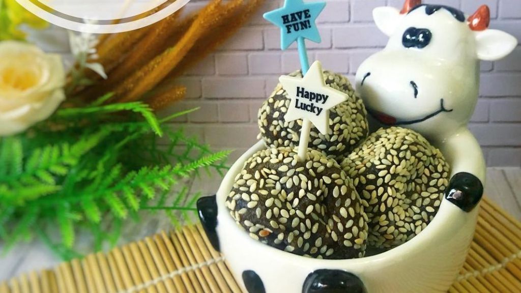 Trik Bikin Onde Onde Pandan Keju, Luarnya Garing, Dalamnya Lembut Banget