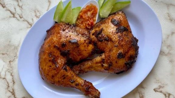Mudah dan Menggoyang Lidah, Ini Resep Ayam Bakar yang Cocok untuk Pemula! Dijamin Sekeluarga Bakal Ketagihan Moms!