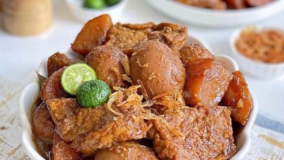 Resep Semur Telur Kentang, Bumbunya Simpel, Enak dan Mudah