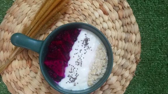 Trik Bikin Naga Oatmeal Campur Yoghurt anti GTM, Camilan yang Bikin Kenyang, Rasanya Seger Abis