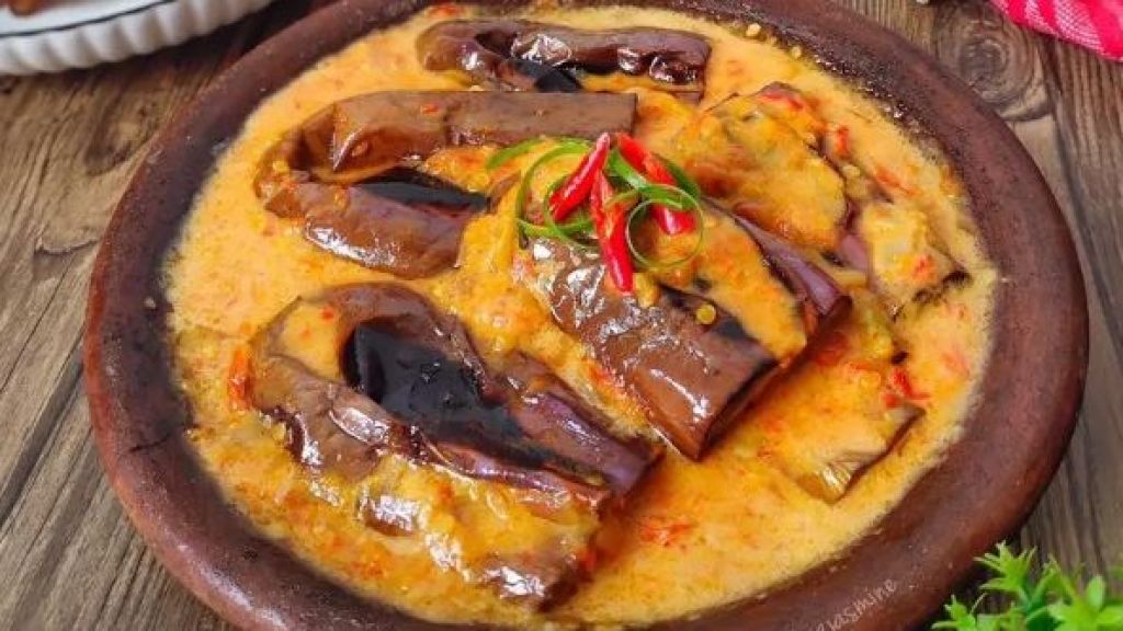 Resep Terong Bakar Kuah Santan dengan Sambal Terasi, Auto Nambah Nasi!