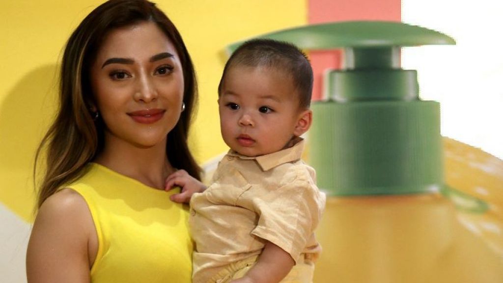 Sikap Nikita Willy Ngeluh saat Baby Izz Susah Diatur Tuai Sorotan, Netizen: Naluri Emak-emak!