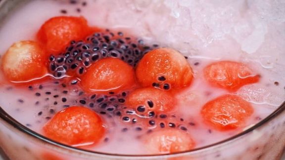 Resep Es Semangka Selasih, Manis Segar, Buatnya Gampang