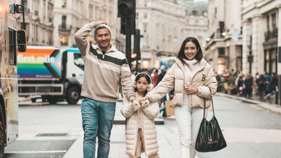 Bak Keluarga Cemara Pergi Liburan Baren ke London, Gading Marten dan Gisella Anastasia Diminta Rujuk Netizen: Ditunggu Konfirmasi Rujuknya!