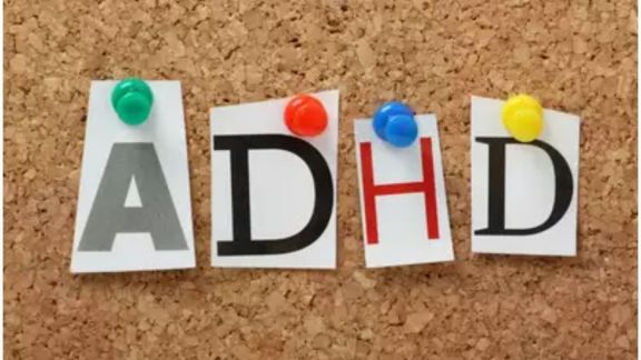 Kebanyakan Main HP Berpotensi Sebabkan Gangguan ADHD pada Anak? Yuk Simak Faktanya Berikut Ini Moms!